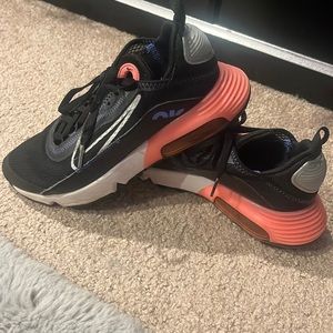 Nike girls air max 2090